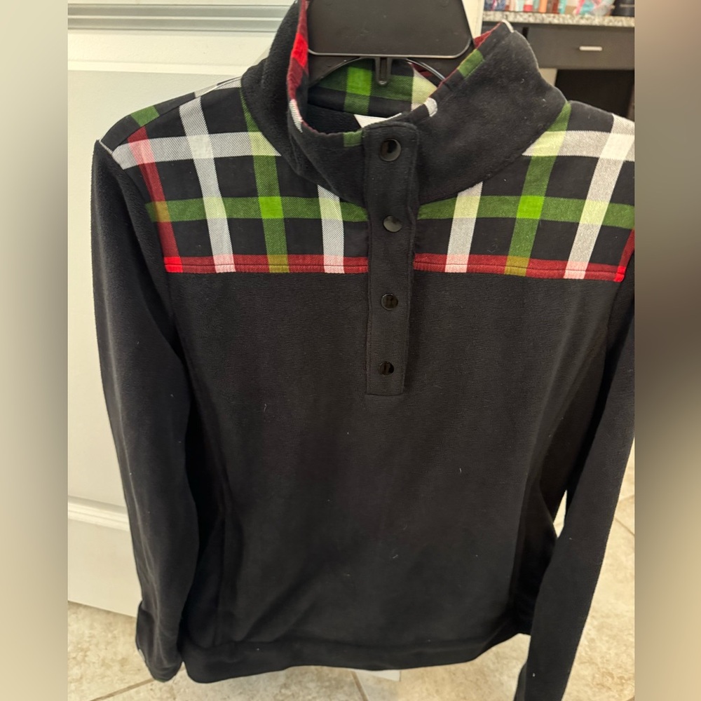 Crown and Ivy black fleece button pullover.